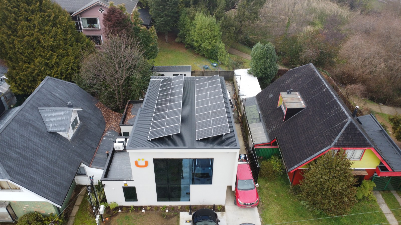 Clínica Dental Bucca en Valdivia con sistema solar híbrido